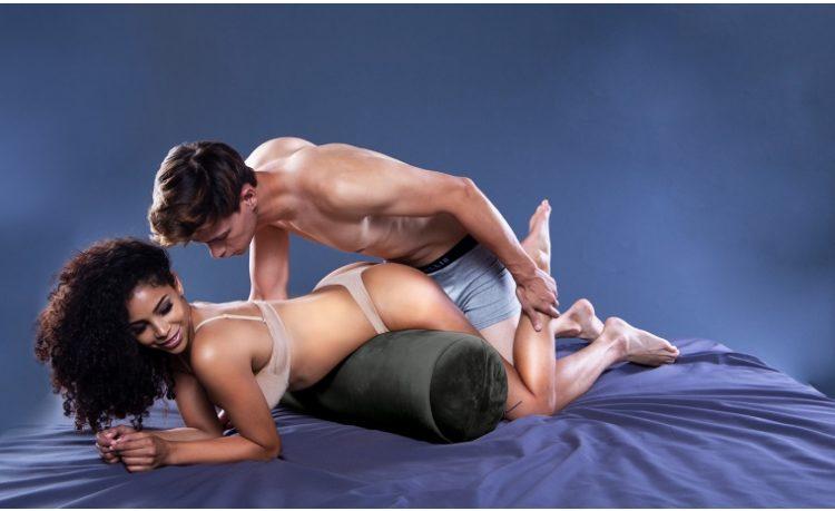 Ruby Ryder shares photo of couple showing how a pillow can be used for pegging